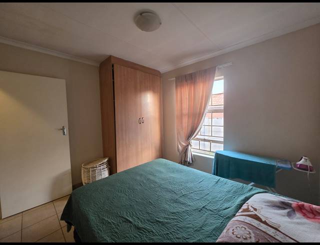 3 BEDROOM FREESTANDING FOR SALE IN THATCH HILL ESTATE